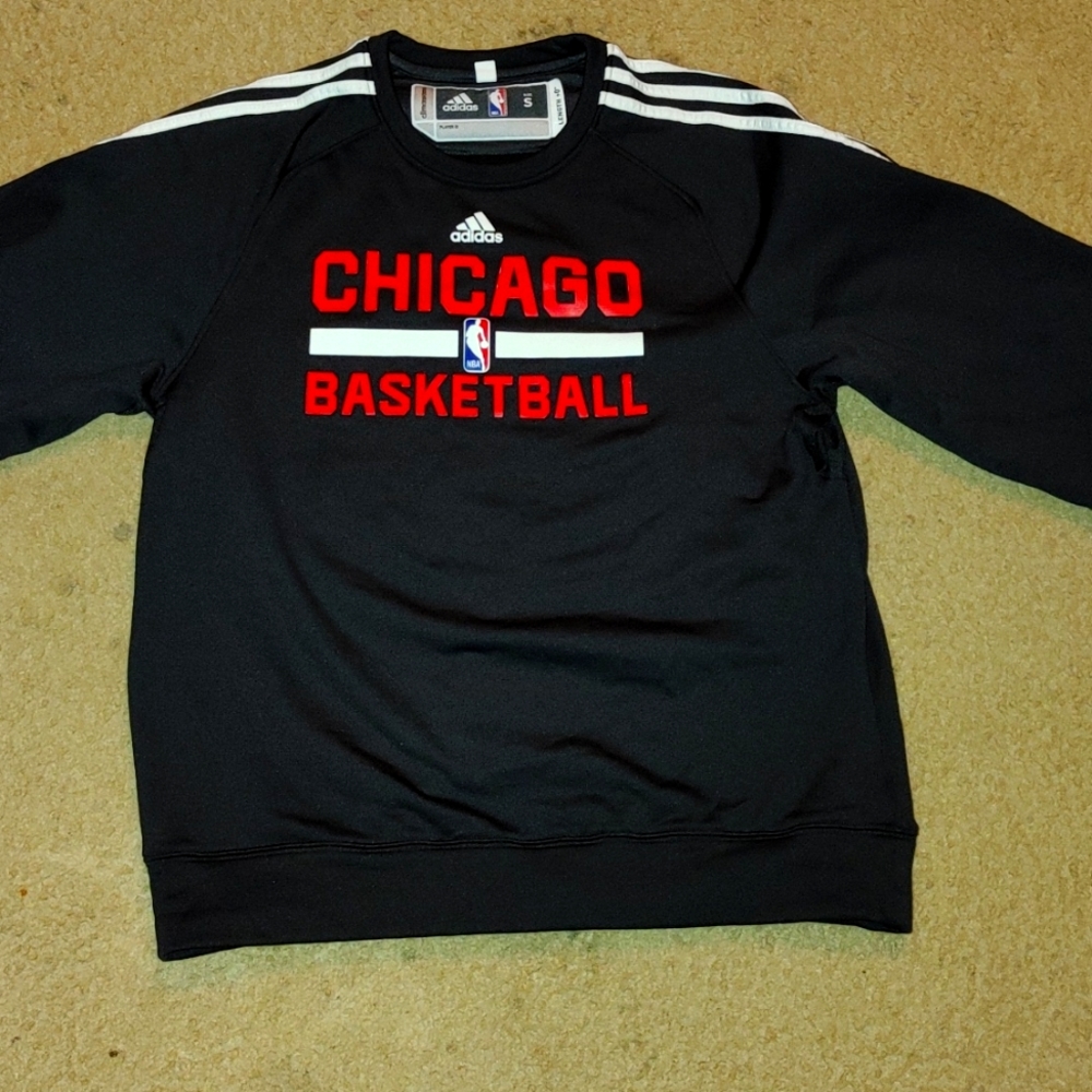 Adidas size S Chicago bulls sweater
